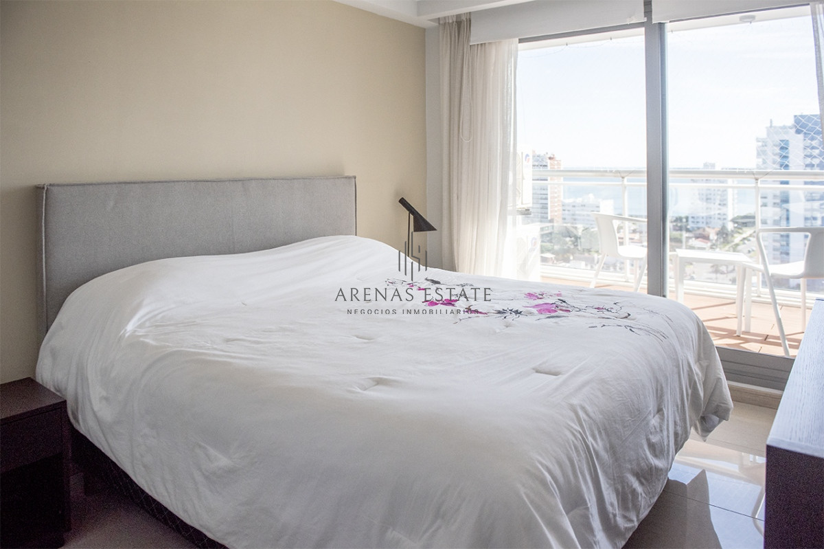 Apartamento ID.3098 - Piso alto con vista panoramica, 1 dormitorio y medio en venta. Punta del Este