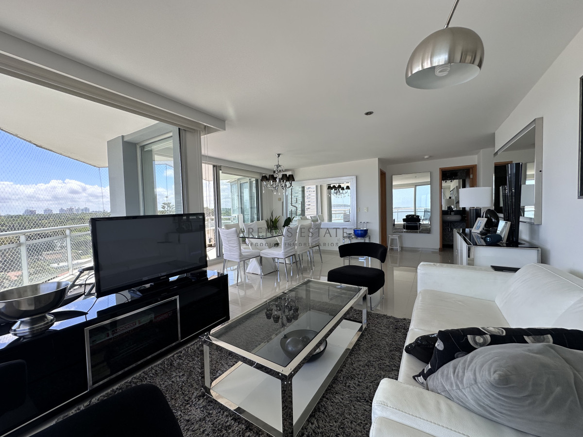 Apartamento ID.3489 - Vende Apartamento de 3 dormitorios en Sunrise Tower, Punta del Este 