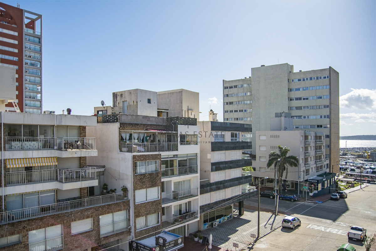 Apartamento ID.1895 - PORTO MARE , PUERTO , Penthouse duplex de 3 dormitorios en venta. Departamento con parrillero. 