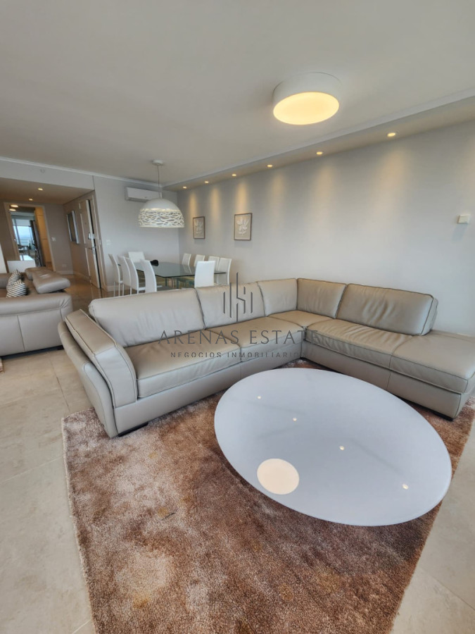 Apartamento ID.3470 - Departamento d 3 dormitoios + dependencia en venta en Playa Brava