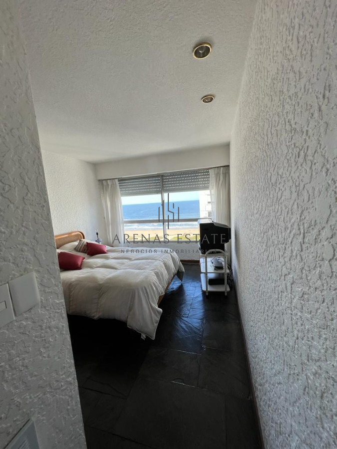 Apartamento ID.3889 - Apartamento en Venta de 3 dormitorios en parada 2 de playa brava, cerca de servicios en Punta del Este 