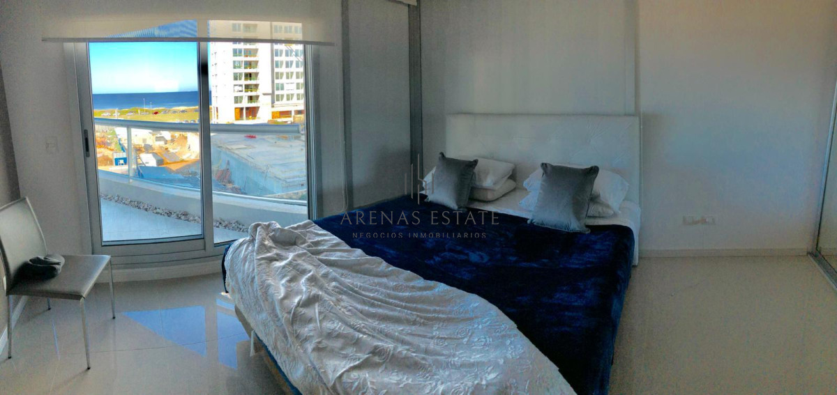 Apartamento ID.2060 - Apartamento de 3 dormitorios con parrillero en venta a pasos del mar. 