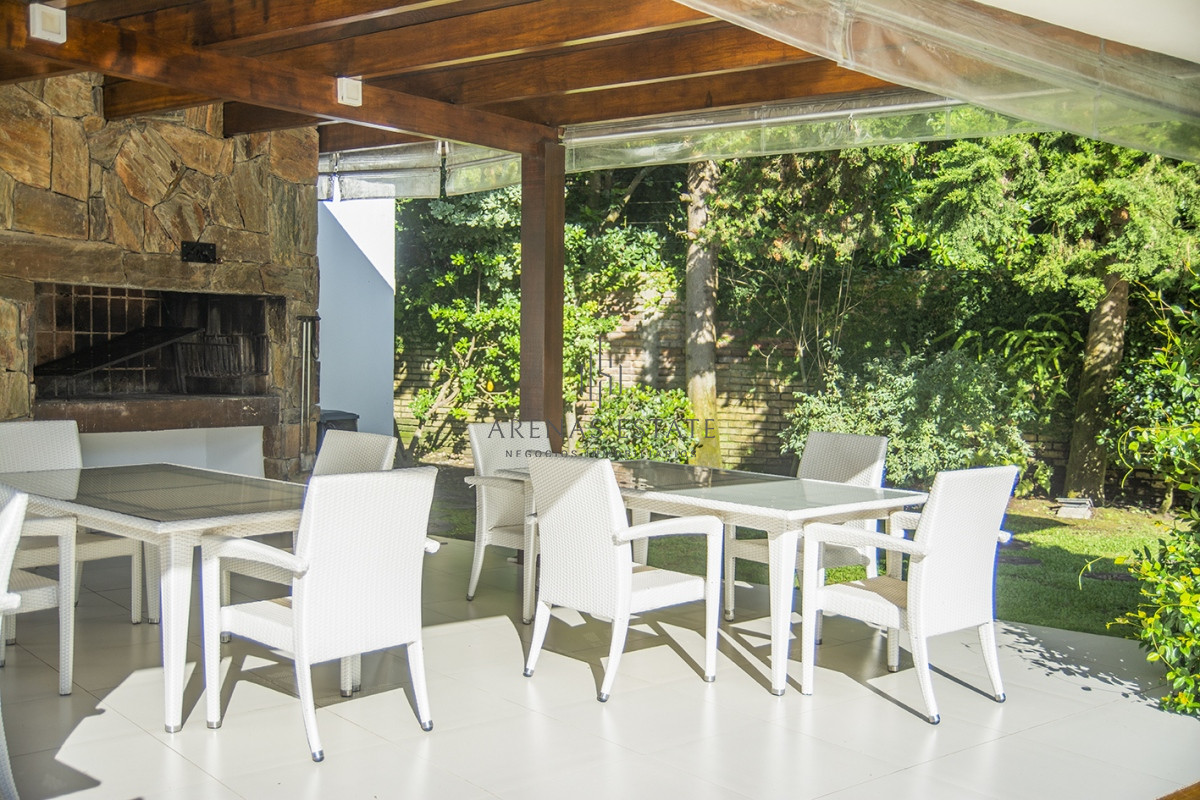 Apartamento ID.2542 - Espectacular departamento duplex a pasos del mar . 3 dormitorios en venta