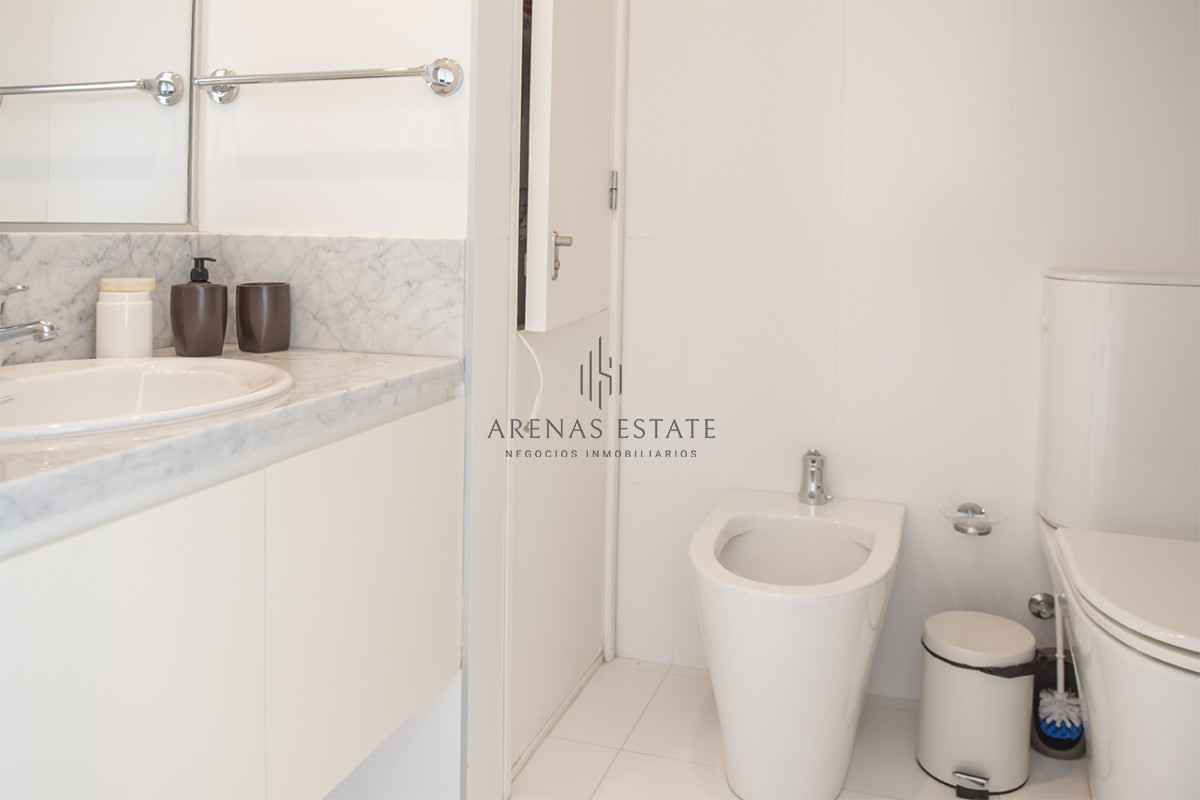 Apartamento ID.3467 - Espectacular departamento frente al mar en venta, 2 dorm + dep en venta