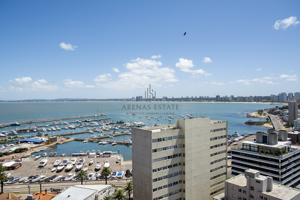 Apartamento ID.2211 - Hermoso departamento de 3 dormitorios a la venta, a pasos del mar