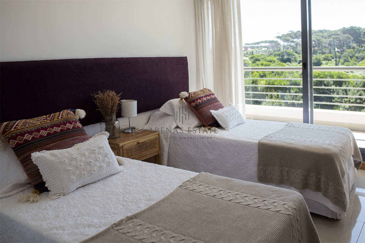 Apartamento ID.2052 - Penthouse frente al mar en venta en Blue Bird, 3 dormitorios en suite. Punta del este