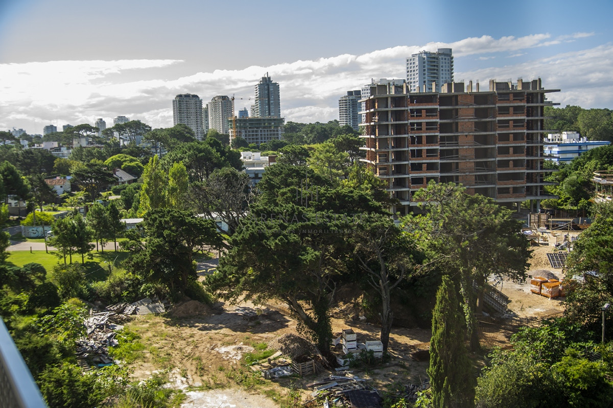 Apartamento ID.2521 - Apartamento en venta en Torre esmeralda de 3 dormitorios , en Punta del Este