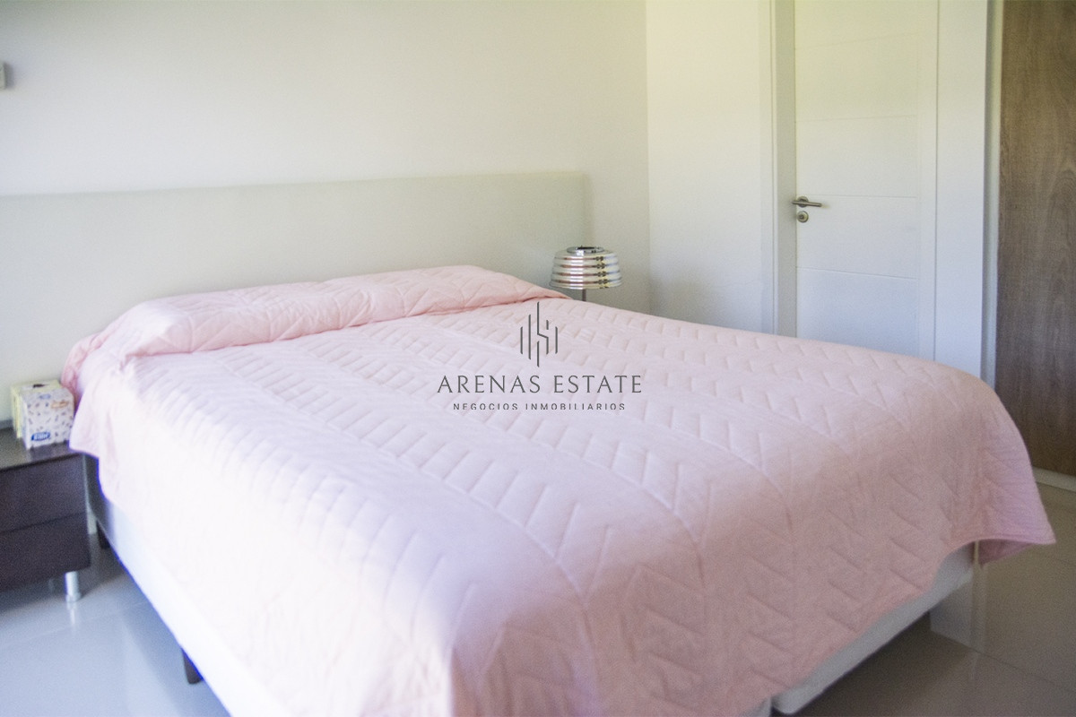 Apartamento ID.2542 - Espectacular departamento duplex a pasos del mar . 3 dormitorios en venta