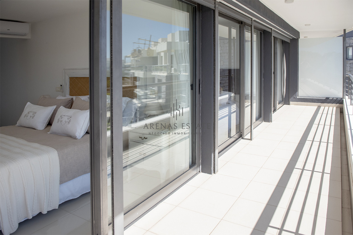 Apartamento ID.2052 - Penthouse frente al mar en venta en Blue Bird, 3 dormitorios en suite. Punta del este