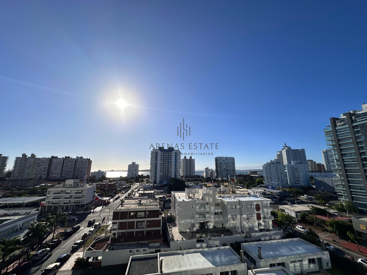 Apartamento ID.3283 - Vende departamento de 2 dormitorios finamente decorado en Torre Onix, Punta del Este
