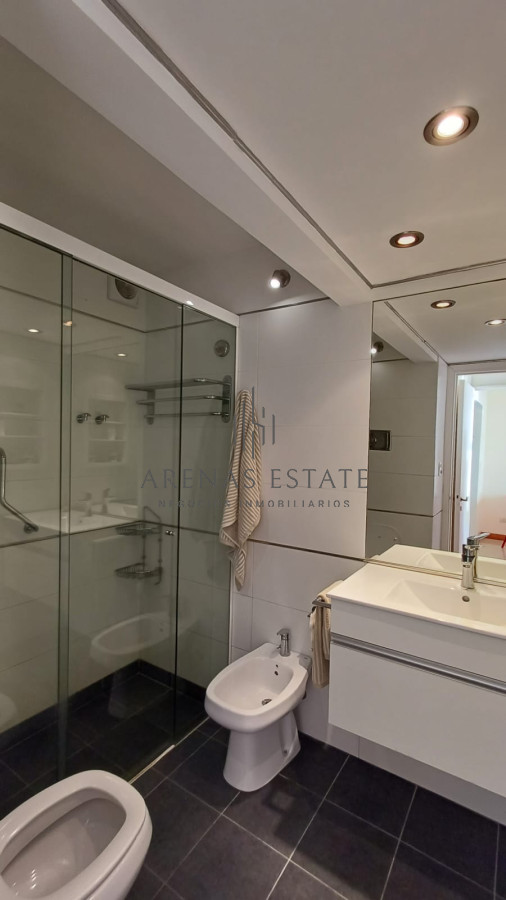 Apartamento ID.2280 - Espectacular departamento de 1 dormitorio recilado en venta frente al mar