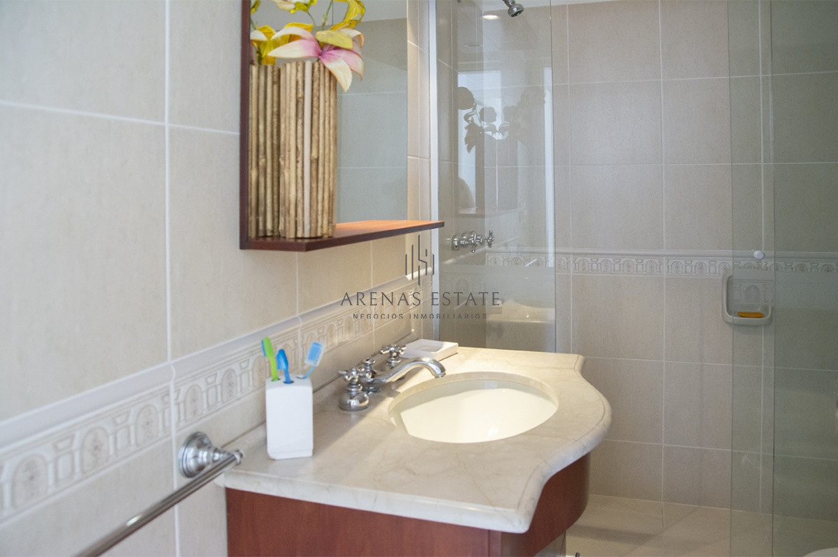 Apartamento ID.1032 - Vende y alquila apartamento de 2 dormitorios en Peninsula, Punta del Este 