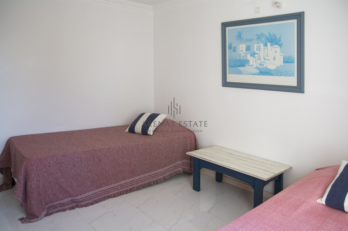 Apartamento ID.2044 - Apartamento en venta frente al mar, de 3 dormitorios en Punta del Este 