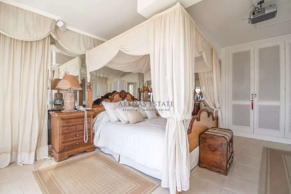 Apartamento ID.2229 - Vende excelente departamento 3 dormitorios en Tunquelen , Playa Mansa, Punta del este