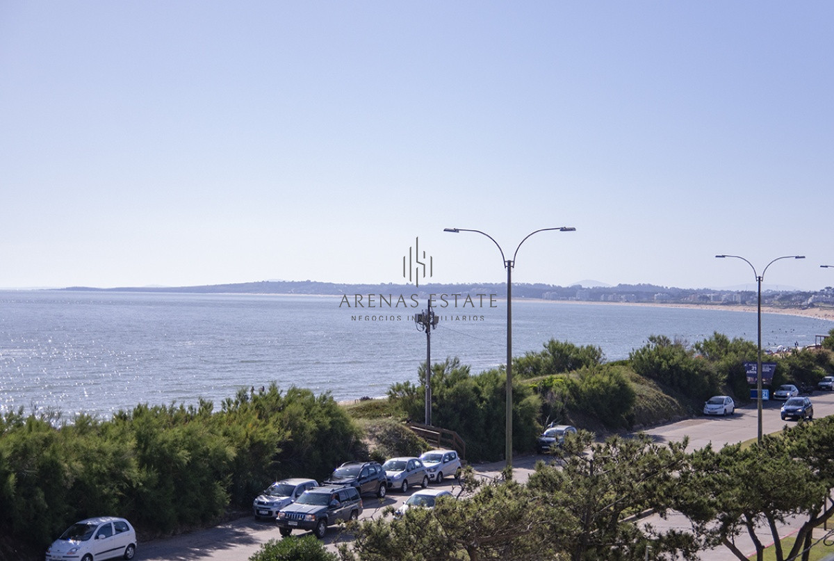 Apartamento ID.2058 - Se vende apartamento de 3 dormitorios en Edificio Horizonte, Playa Mansa, Punta del Este 