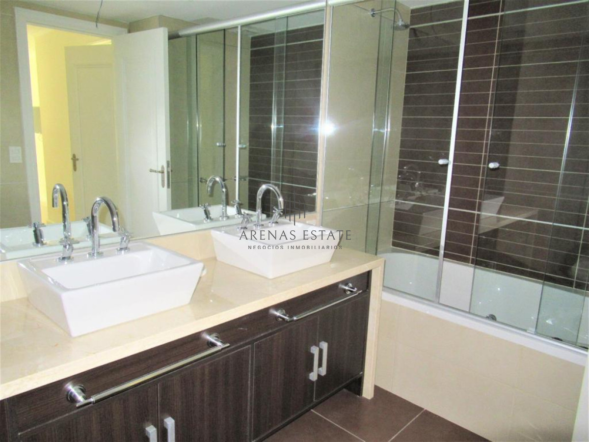 Apartamento ID.3375 - Hermoso Departamento en venta con agradable vista al Mar. Torre Imperiale