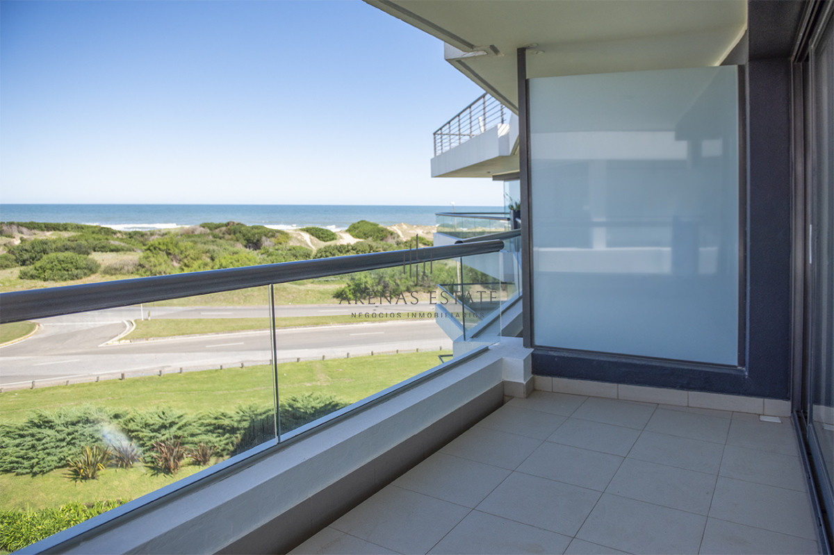 Apartamento ID.2052 - Penthouse frente al mar en venta en Blue Bird, 3 dormitorios en suite. Punta del este