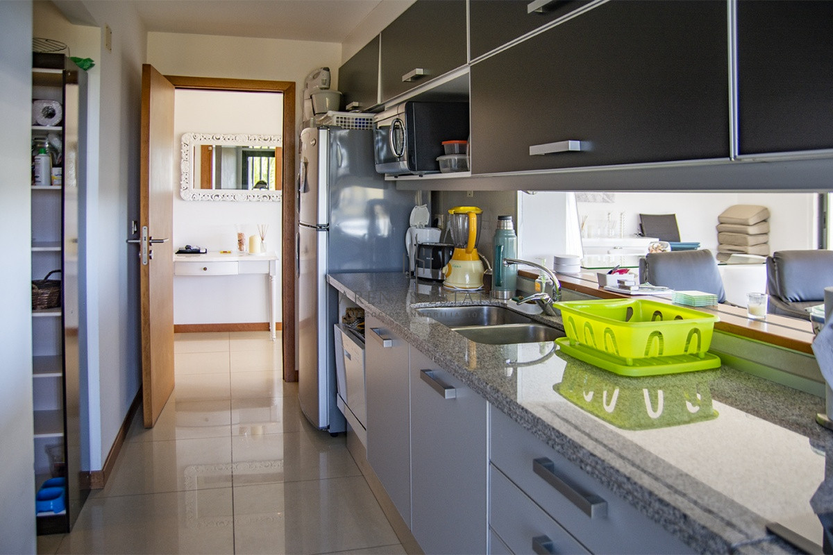 Apartamento ID.3477 - Hermoso departamento en venta, 3 dormitorios + dep. Frente al mar. 