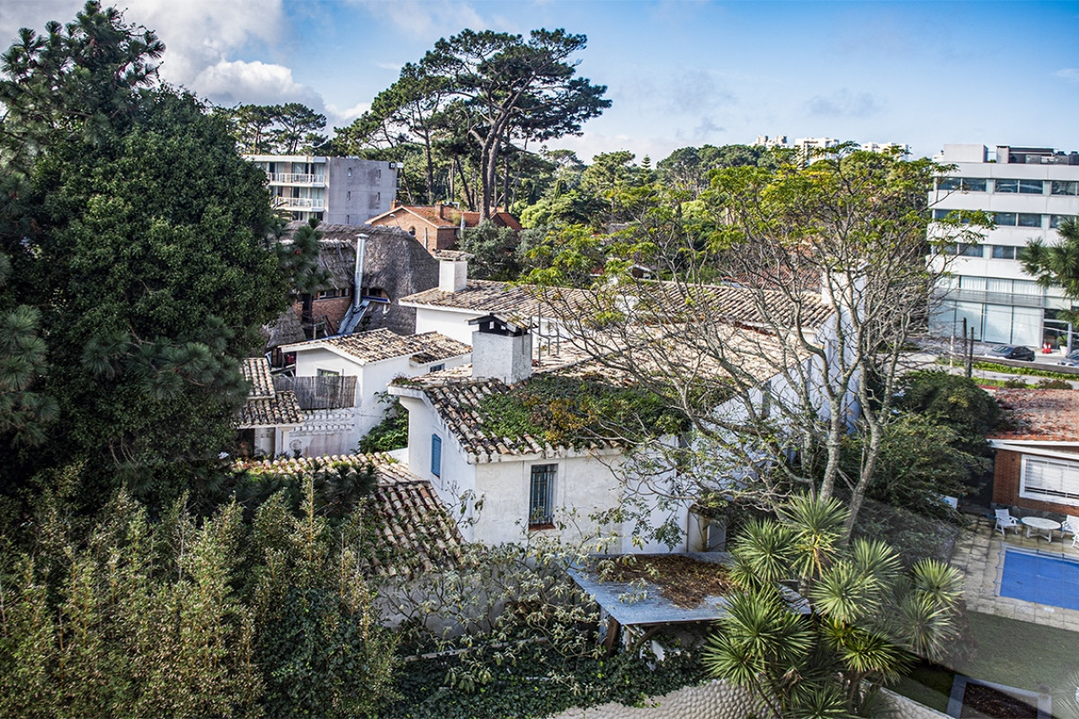 Apartamento ID.2885 - Apartamento en Venta de 2 dormitorios en Av. Roosevelt , Punta del este  