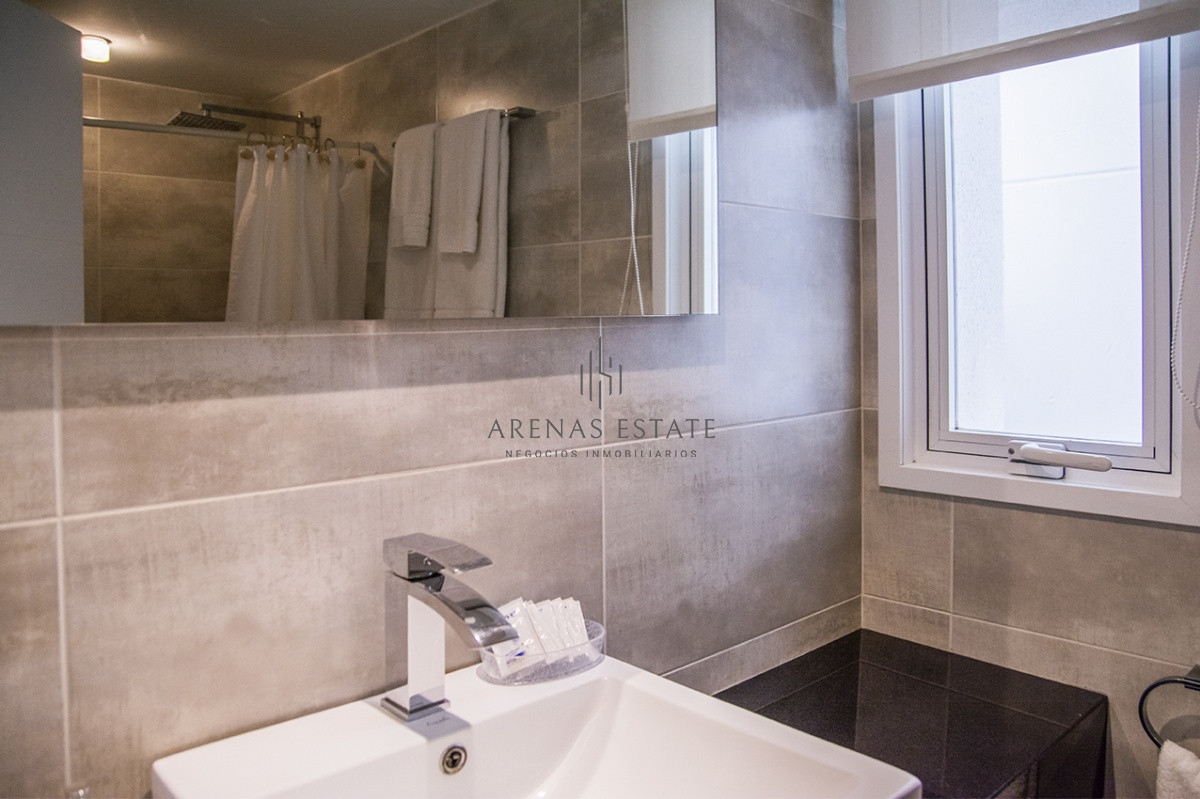 Apartamento ID.2176 - Vende apartamento. Edificio Bonaire. 3 dormitorios con servicios. Brava, Peninsula, Punta del Este