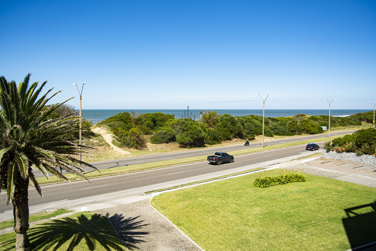 Apartamento ID.3477 - Hermoso departamento en venta, 3 dormitorios + dep. Frente al mar. 