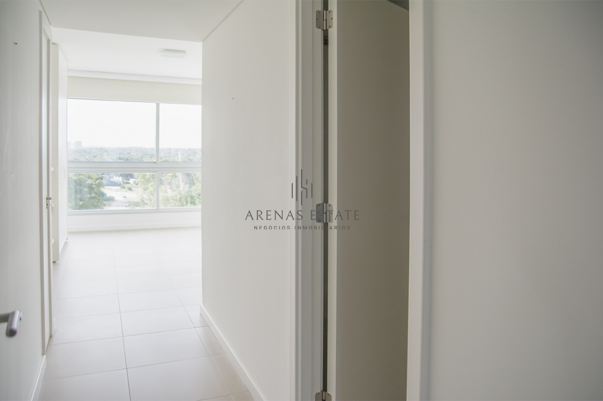 Apartamento ID.3645 - Le Parc Punta del Este, torre de categoría frente al mar.
