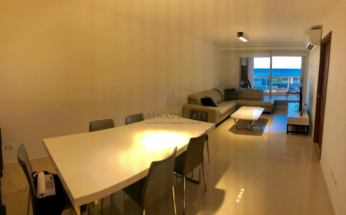 Apartamento ID.2060 - Apartamento de 3 dormitorios con parrillero en venta a pasos del mar. 
