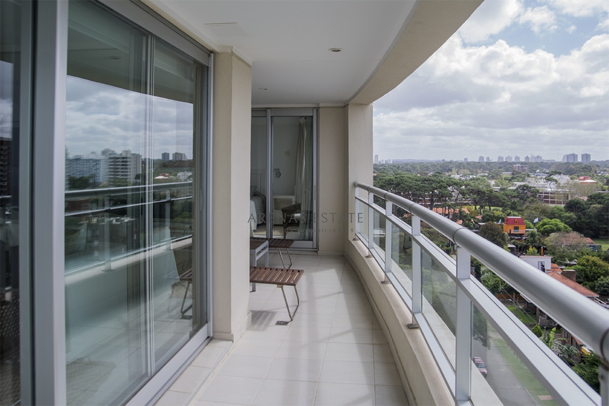 Apartamento ID.2653 - Vende apartamento de 3 dormitorios + dependencia , en brava , Punta del Este 