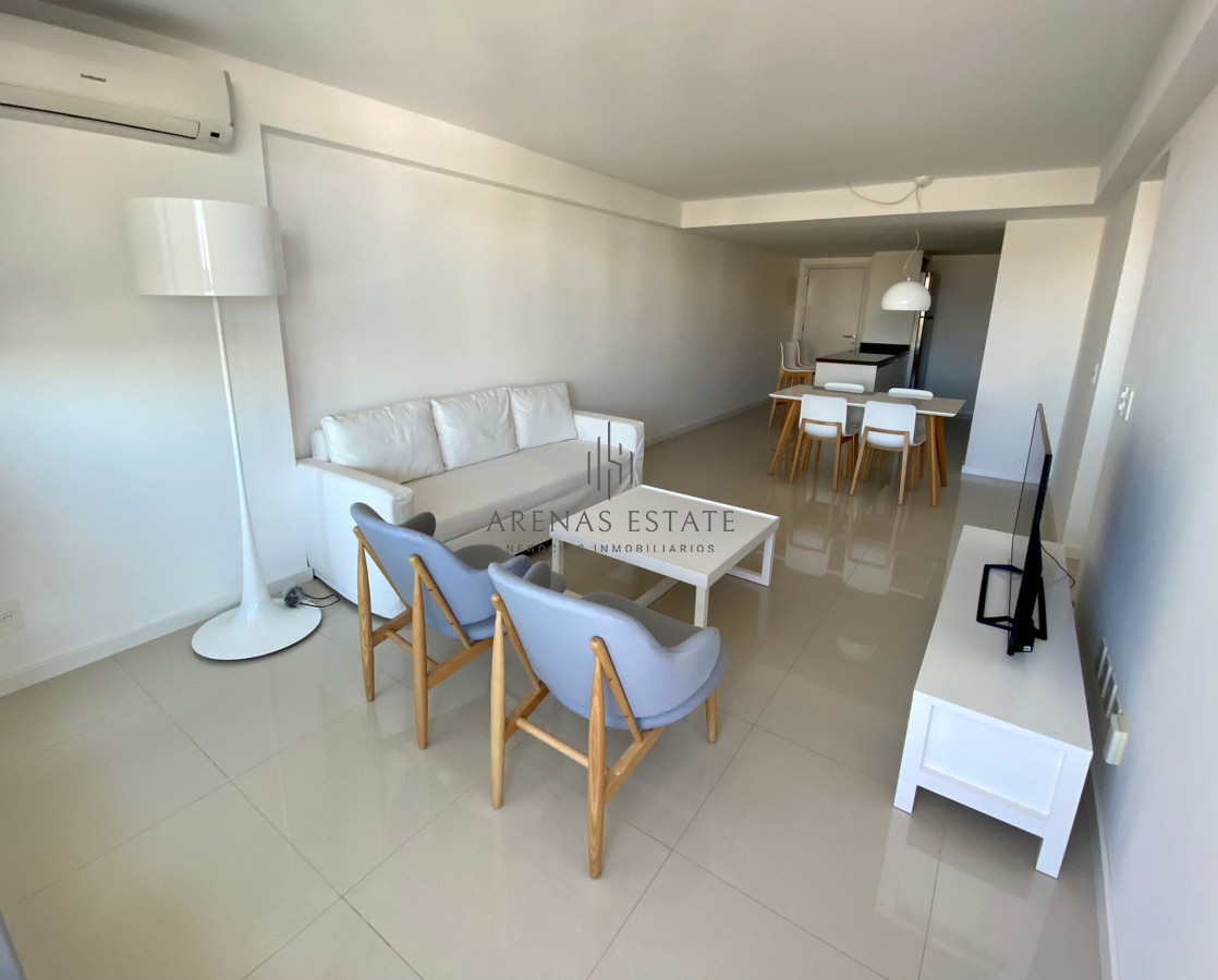 Apartamento ID.814 - Venta Apartamento de 2 dormitorios en Playa Brava a pocos metros del mar!