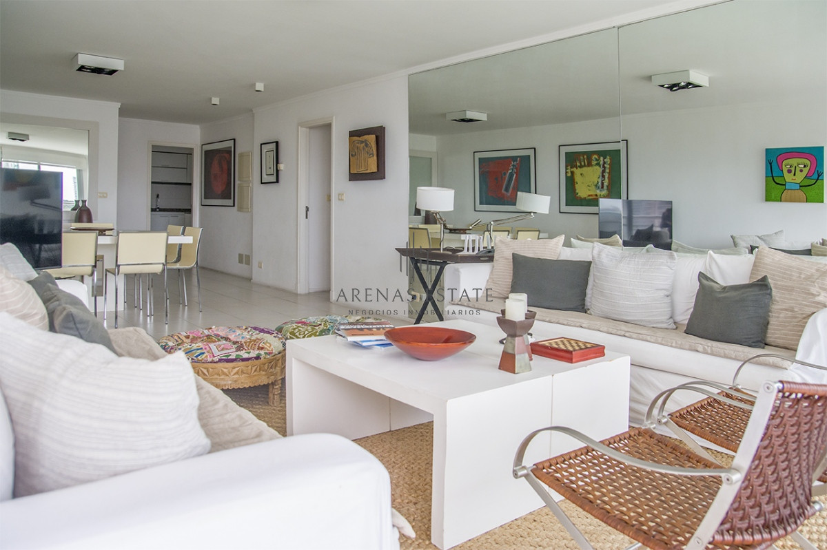 Apartamento ID.2653 - Vende apartamento de 3 dormitorios + dependencia , en brava , Punta del Este 