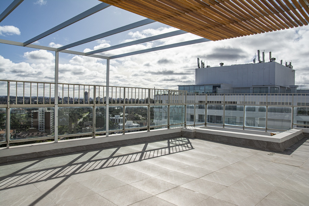 Apartamento ID.2056 - Se vende Hermoso Penthouse frente al mar de 3 dormitorios con barbacoa, Playa Mansa, Punta del Este