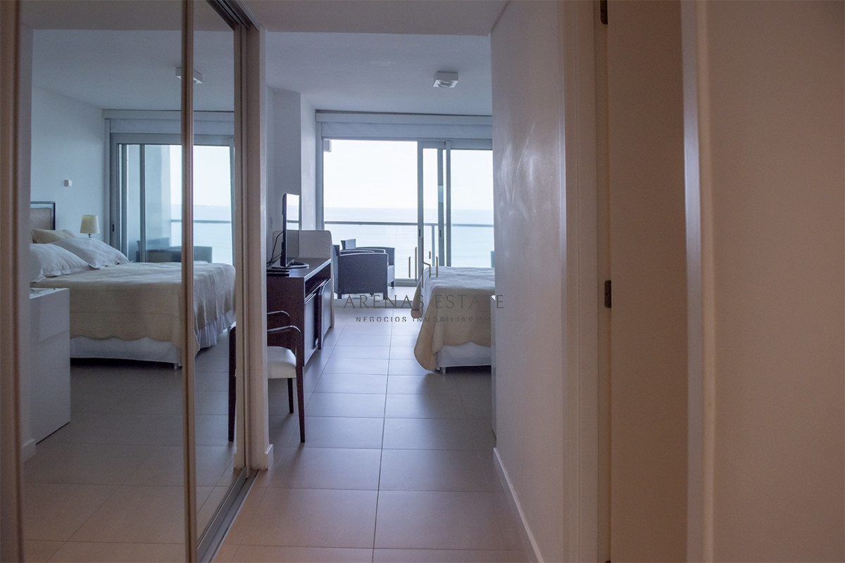 Apartamento ID.3467 - Espectacular departamento frente al mar en venta, 2 dorm + dep en venta