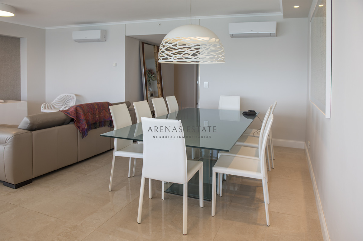 Apartamento ID.3470 - Departamento d 3 dormitoios + dependencia en venta en Playa Brava