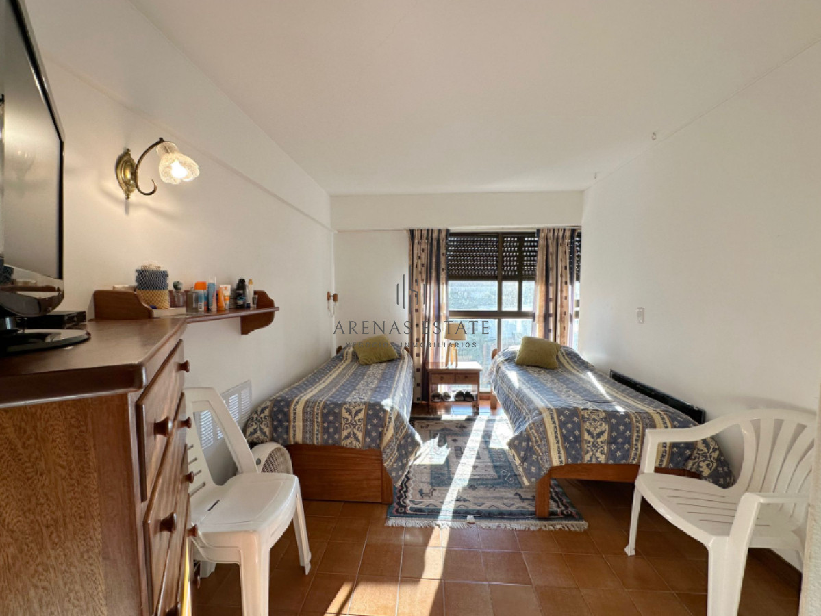 Apartamento ID.3281 - Vende Apartamento frente al mar en Brava, Punta del Este de 2 dormitorios.