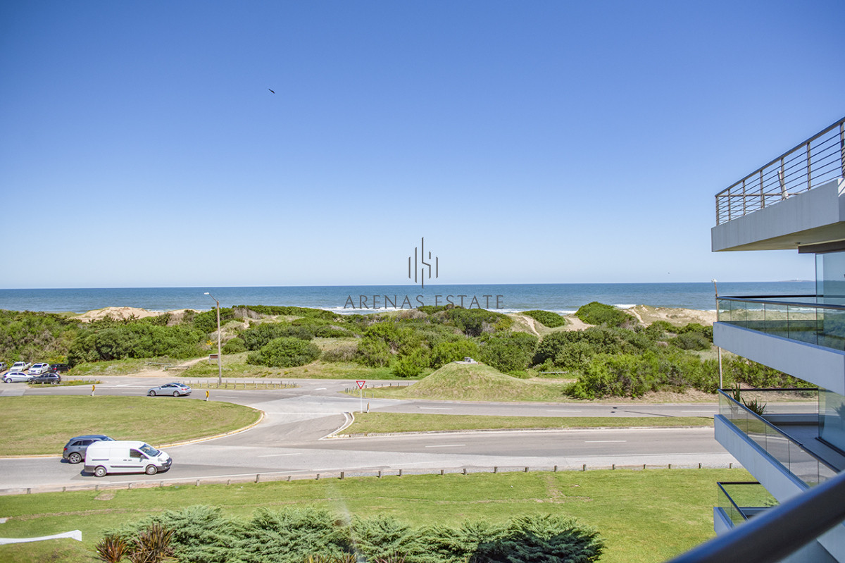 Apartamento ID.2052 - Penthouse frente al mar en venta en Blue Bird, 3 dormitorios en suite. Punta del este