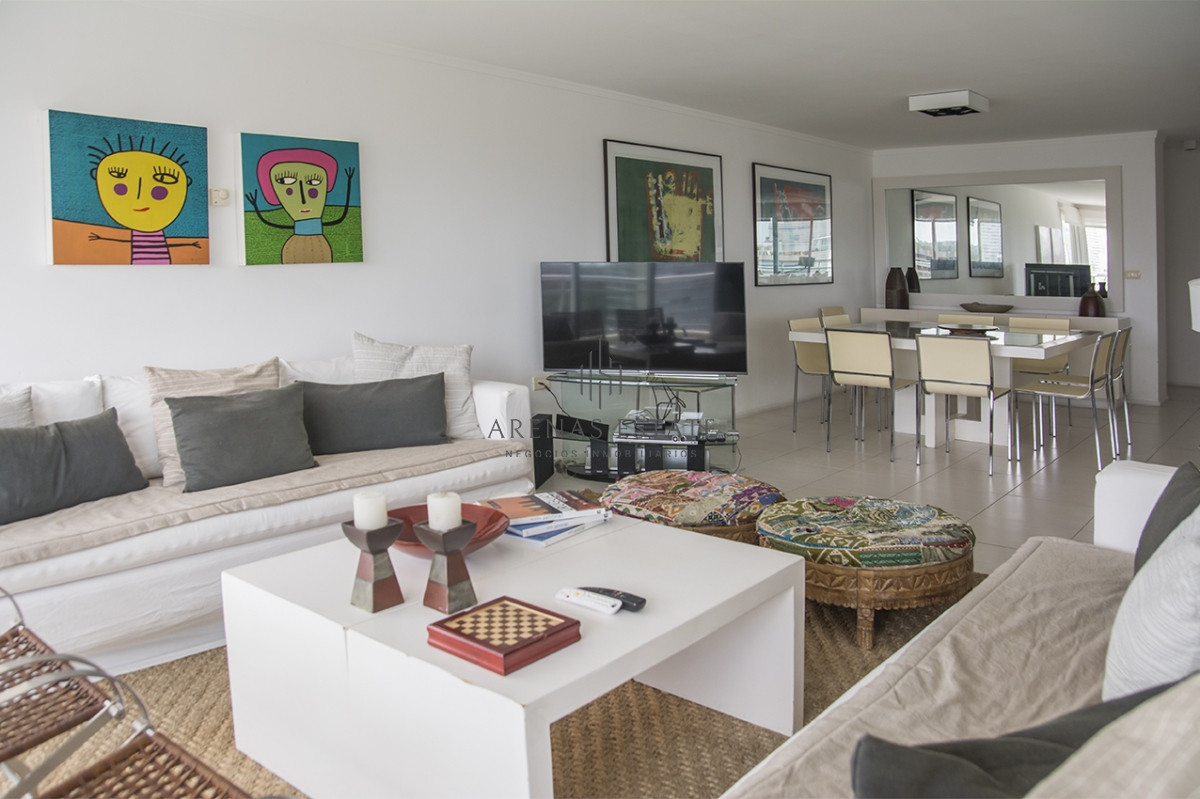 Apartamento ID.2653 - Vende apartamento de 3 dormitorios + dependencia , en brava , Punta del Este 