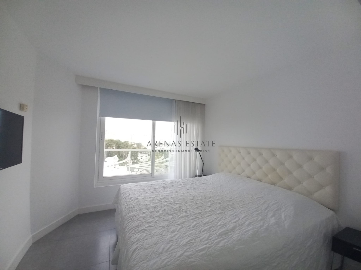 Apartamento ID.1386 - En torre con estilo unico, a pasos de Punta Shoping 1 dormitorio y medio en venta. Torre Yoo