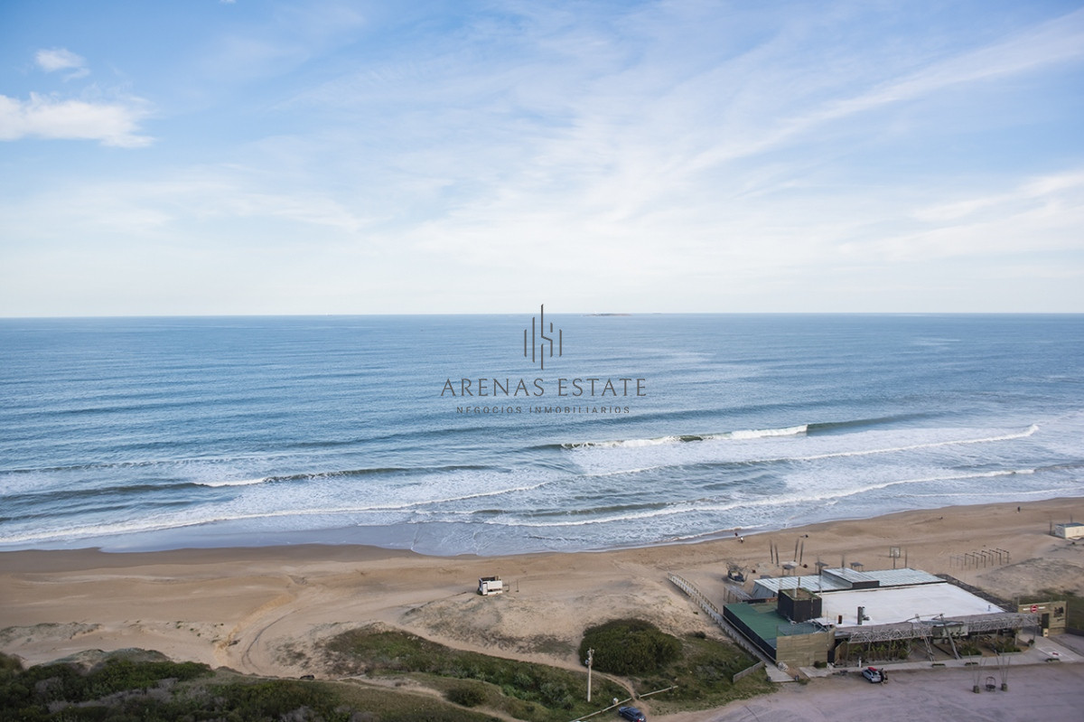 Apartamento ID.3467 - Espectacular departamento frente al mar en venta, 2 dorm + dep en venta