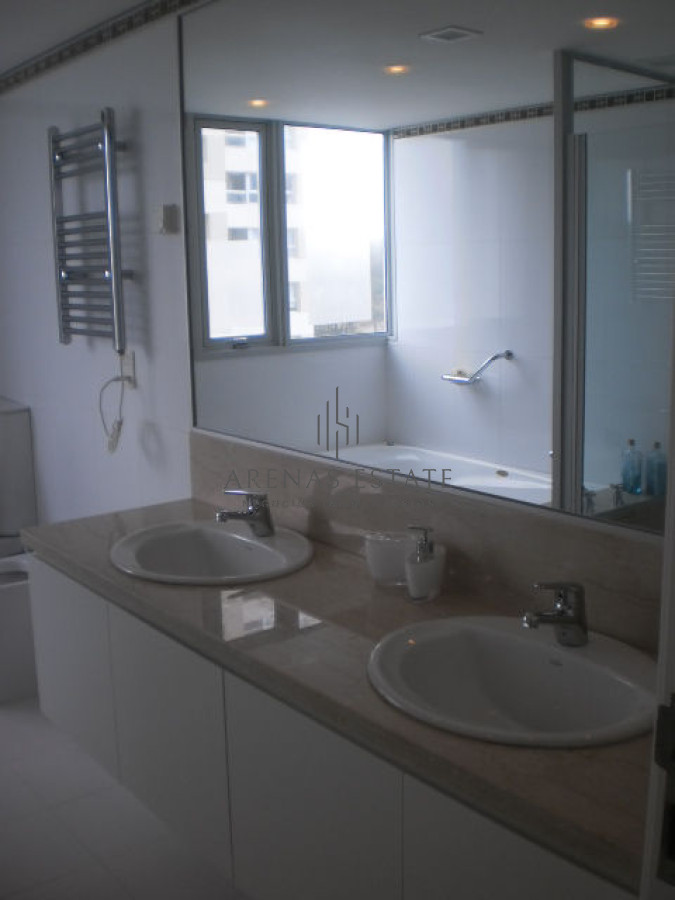 Apartamento ID.3469 - Espectacular Departamento en venta enPlaya brava frente al mar. 4 dormitorios