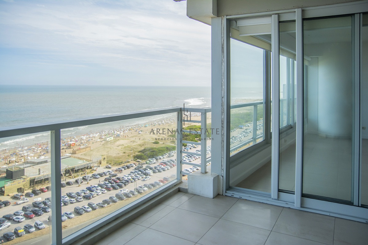 Apartamento ID.3645 - Le Parc Punta del Este, torre de categoría frente al mar.