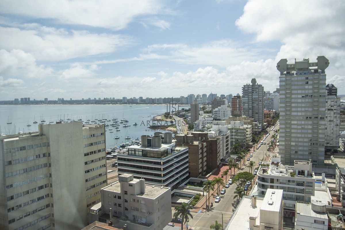 Apartamento ID.2211 - Hermoso departamento de 3 dormitorios a la venta, a pasos del mar