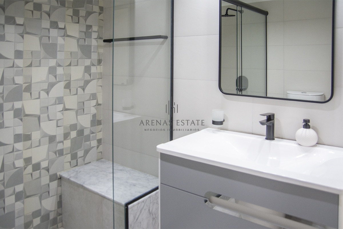 Apartamento ID.2210 - Vende apartamento de 2 dormitorios y medio en Chiverta, Reciclado completo. Punta del Este 