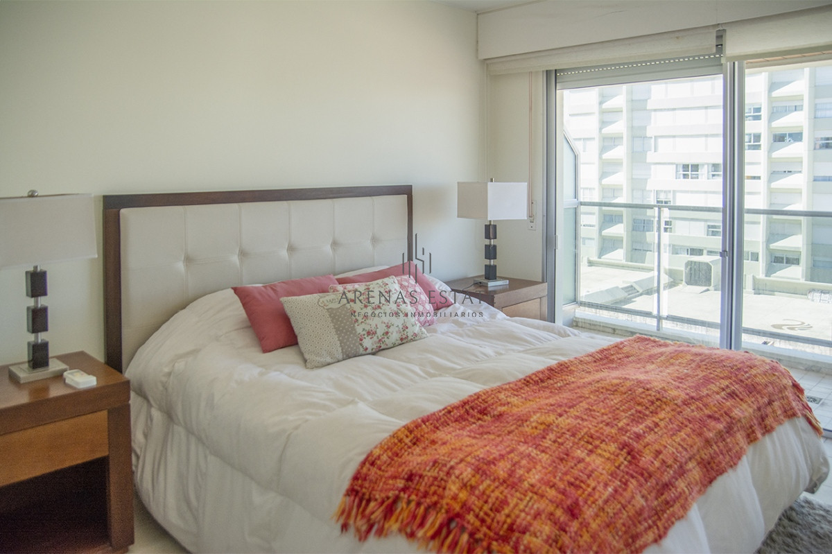 Apartamento ID.1895 - PORTO MARE , PUERTO , Penthouse duplex de 3 dormitorios en venta. Departamento con parrillero. 