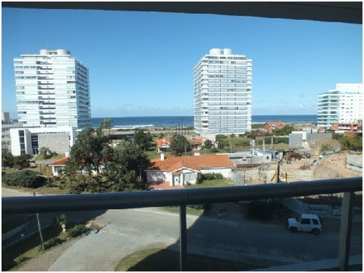 Apartamento ID.2049 - Venta Apartamento de 3 dormitorios en zona Brava, Punta del Este