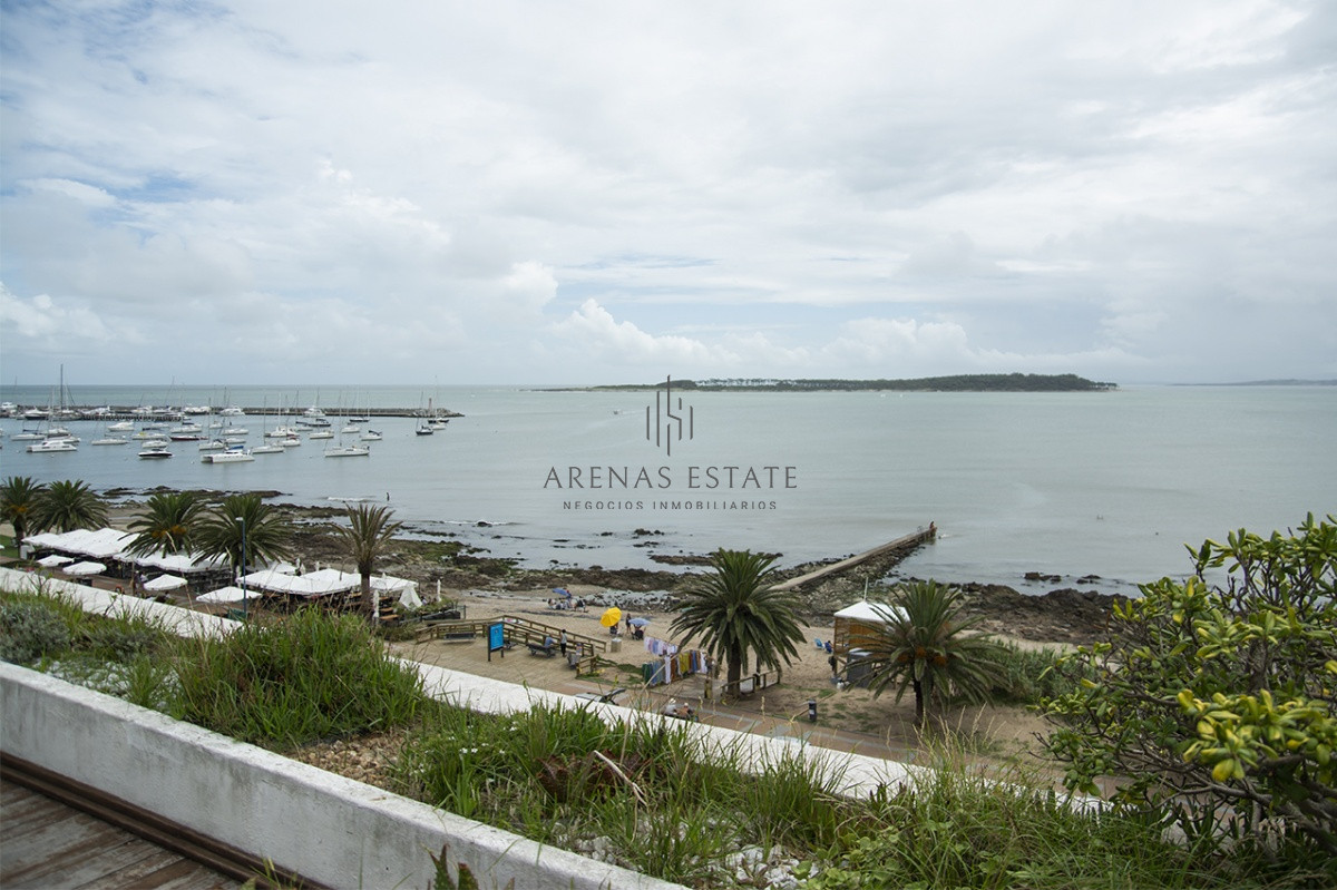 Apartamento ID.2984 - Departamentos en venta de 3 dormitorios Frente al Puerto , Punta del este 