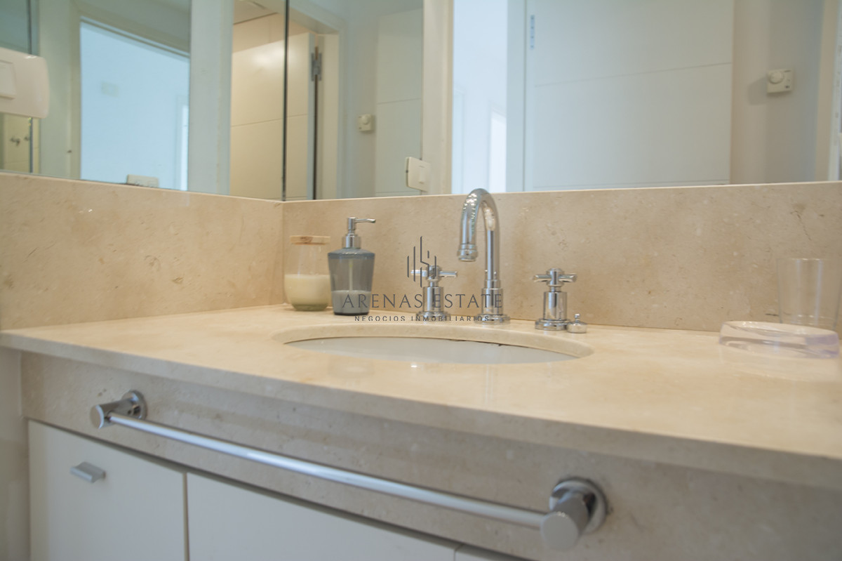 Apartamento ID.2653 - Vende apartamento de 3 dormitorios + dependencia , en brava , Punta del Este 