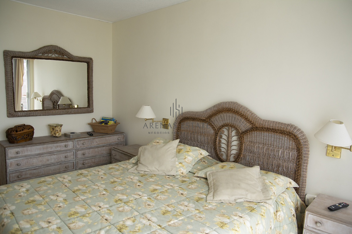 Apartamento ID.2984 - Departamentos en venta de 3 dormitorios Frente al Puerto , Punta del este 