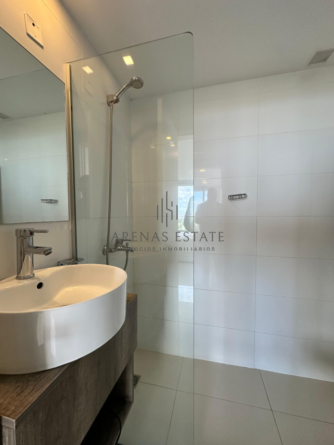 Apartamento ID.4251 - Monoambiente en venta en Punta Del Este  con vista al mar