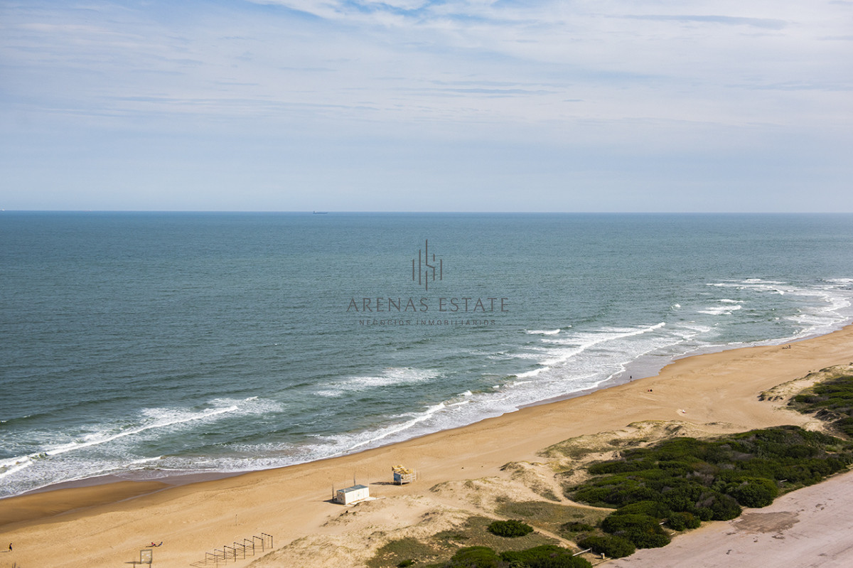 Apartamento ID.3470 - Departamento d 3 dormitoios + dependencia en venta en Playa Brava