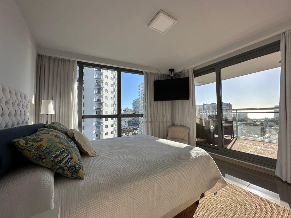 Apartamento ID.3283 - Vende departamento de 2 dormitorios finamente decorado en Torre Onix, Punta del Este